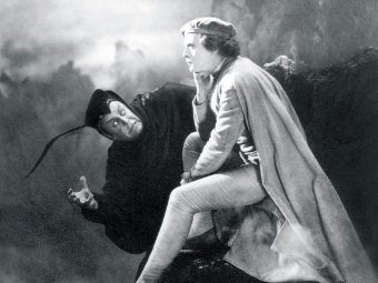 Кадр из фильма «Фауст», 1926 г. Режиссёр Фридрих Вильгельм Мурнау